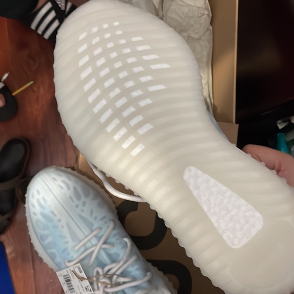 Yeezy 350 blue and white not worn size 9 main image 4